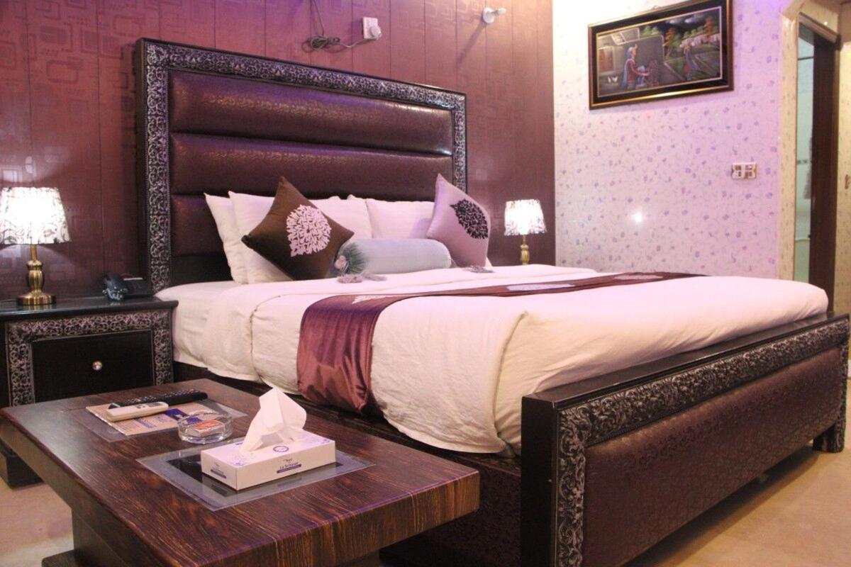 Hotel The Leschanze Лахор Екстериор снимка