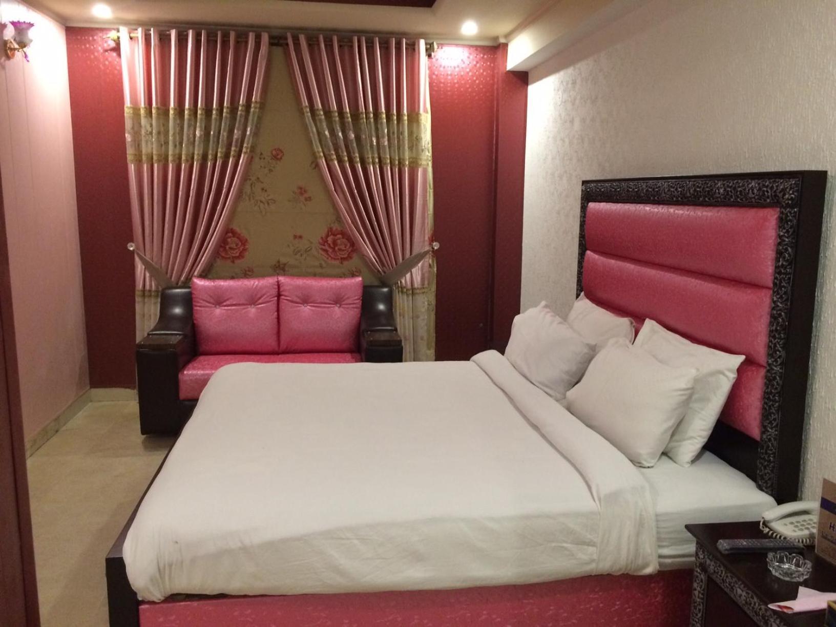 Hotel The Leschanze Лахор Екстериор снимка
