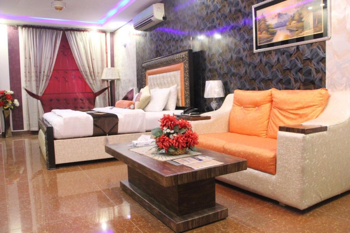 Hotel The Leschanze Лахор Екстериор снимка