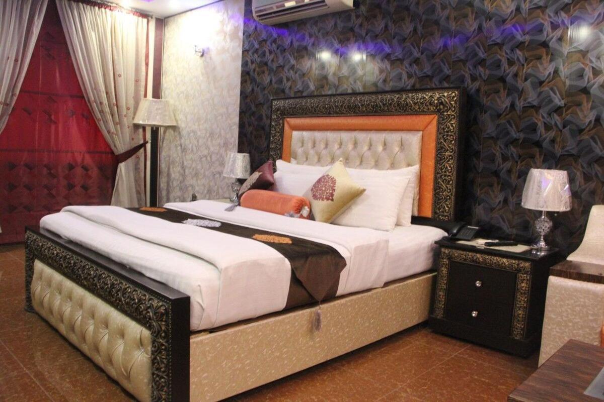 Hotel The Leschanze Лахор Екстериор снимка